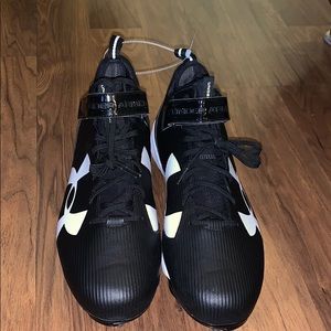 NWOT Under Armour cleats